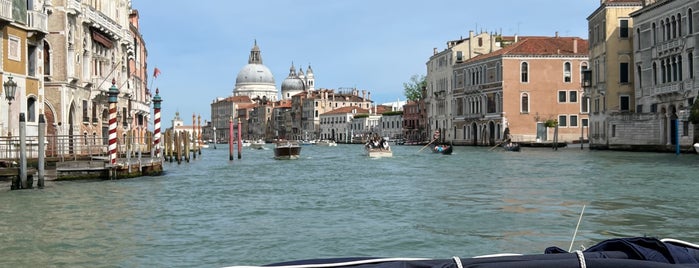 Ponte De I Tre Ponti is one of Venezia.