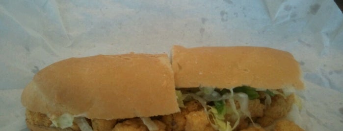 New Orleans Style Seafood Po-Boys is one of สถานที่ที่ Ares ถูกใจ.
