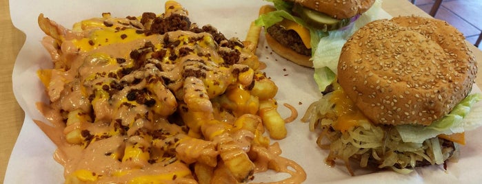 Lobby's Beef-Burgers-Dogs is one of PHX Burgers in The Valley.