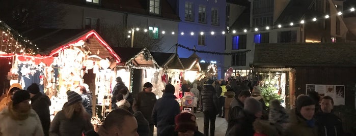 Christkindlmarkt is one of Weihnachtsmärkte.