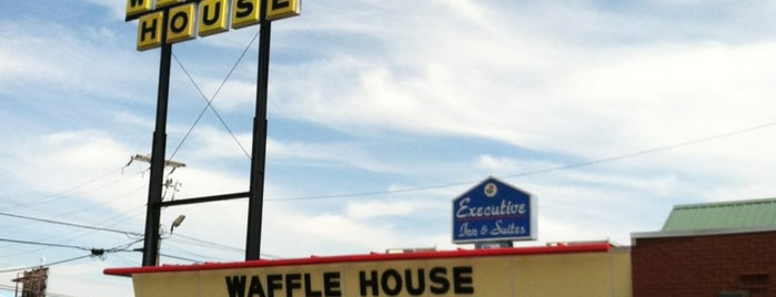 Waffle House is one of สถานที่ที่ Vince ถูกใจ.