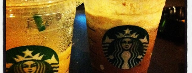 Starbucks is one of Posti che sono piaciuti a Riana.