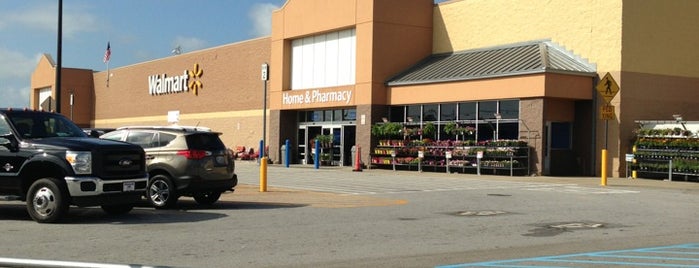 Walmart Supercenter is one of Locais curtidos por Chester.