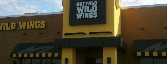 Buffalo Wild Wings is one of Tempat yang Disukai Dick.