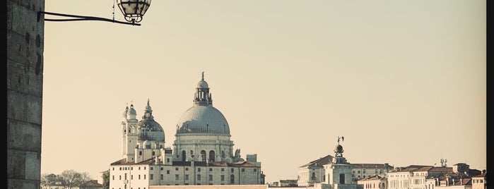 San Giorgio is one of Venise.