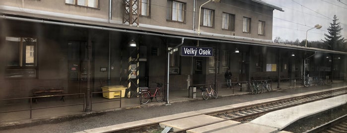 Železniční stanice Velký Osek is one of Trať 231 Praha - Nymburk - Kolín.