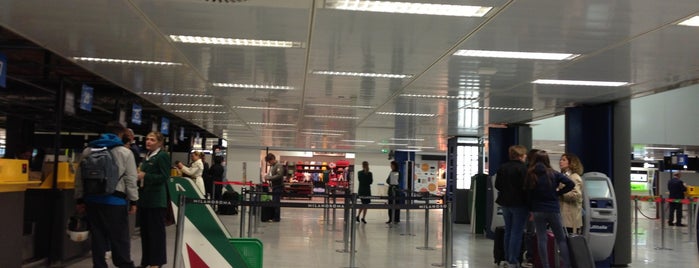 Aeroporto de Milão-Linate (LIN) is one of Locais curtidos por Cristina.