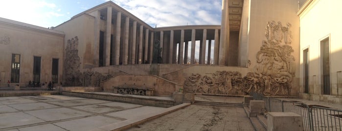 Palais de Chaillot is one of Orte, die P.O.Box: MOSCOW gefallen.