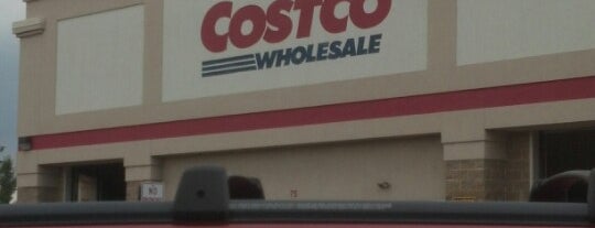 Costco is one of Lindsayeさんのお気に入りスポット.