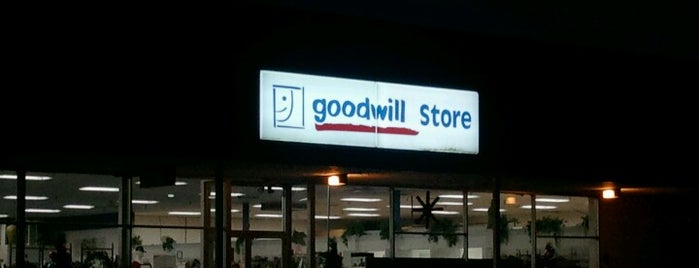 Goodwill is one of Lugares favoritos de ed.