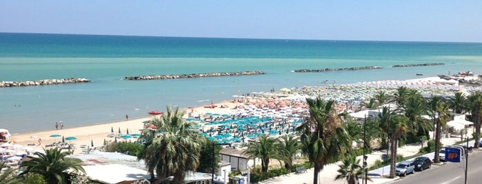 Spiaggia Grottammare is one of Neapol.