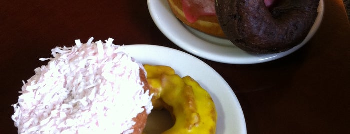 Top Pot Doughnuts is one of Meeting Places.