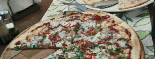 Pizza Mania is one of Locais curtidos por Саша.