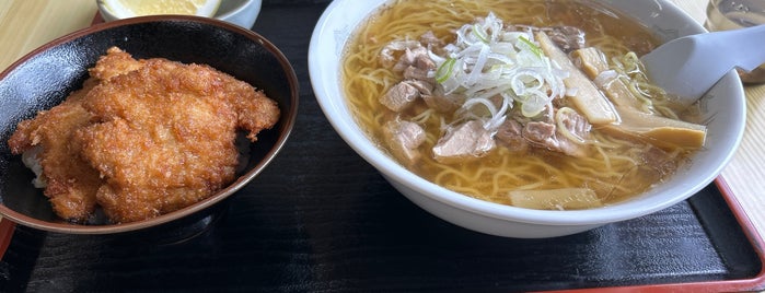食堂 みやむら is one of ﾌｧｯｸ食べログ麺類全般ﾌｧｯｸ.