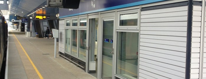 Platform 14 (A and B) is one of New Reading Station (Apr '13).