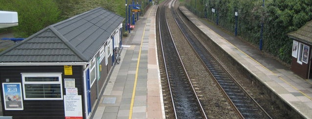 Seer Green Railway Station (SRG) is one of Chiltern Railways.