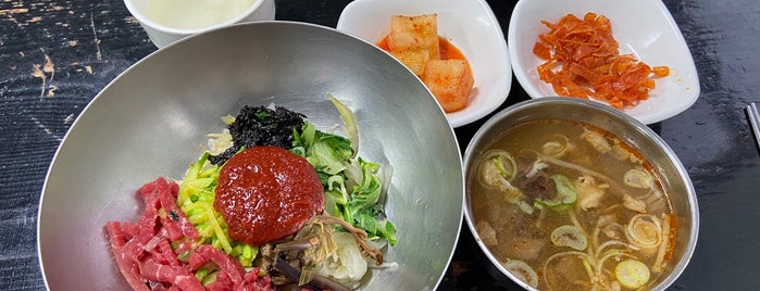 천황식당 is one of 한국인이 사랑하는 오래된 한식당 100선.