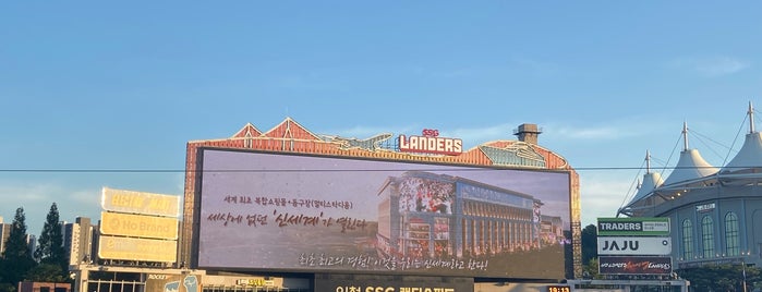 Incheon SSG Landers Field is one of Vaήs 😉'ın Beğendiği Mekanlar.