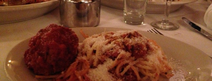 Carmine's Italian Restaurant is one of ✔️ ♥️ NY.