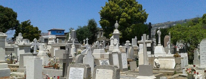 Cementerio de Disidentes is one of CHILE.