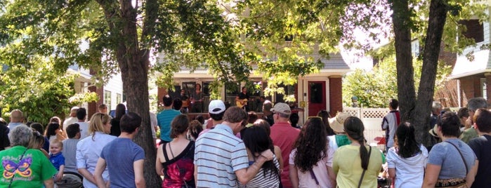 Larchmere Porchfest is one of Lugares favoritos de Aletha.