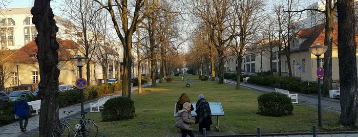 Medizinische Bibliothek Charité is one of Orte, die Lennart gefallen.