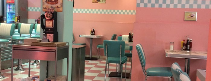 Peggy Sue's is one of Tapitas.