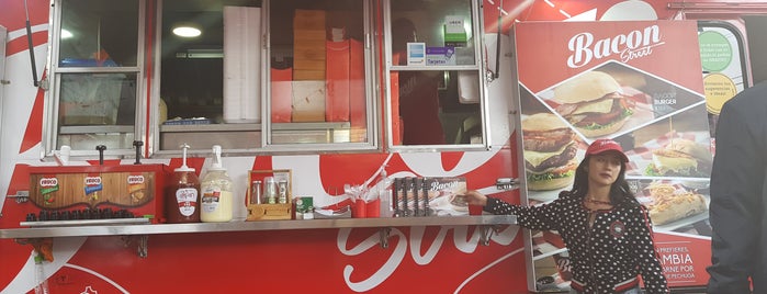 Bacon street - Food Truck is one of Burger Masters.
