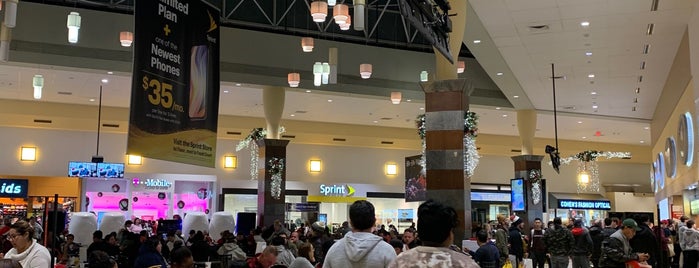 Smith Haven Mall Food Court is one of Locais curtidos por Zachary.