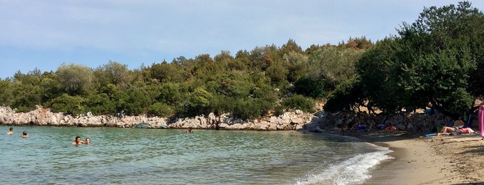 Moula Beach is one of Lugares favoritos de Julia.