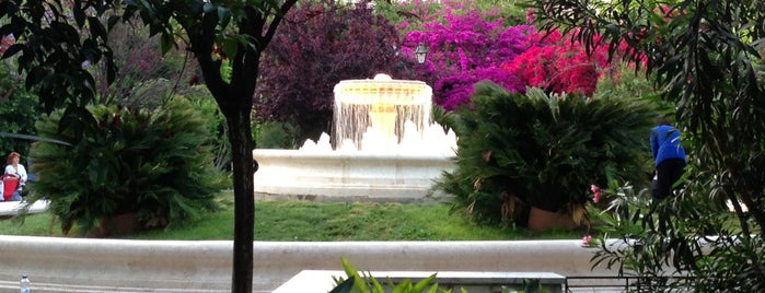 Davaki Square is one of Kallithea.