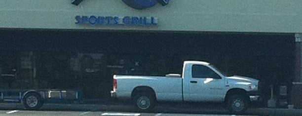 Blue Crew Sports Grill is one of Gespeicherte Orte von Jeremy.