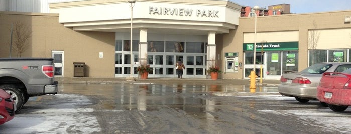CF Fairview Park is one of Lugares favoritos de Joe.