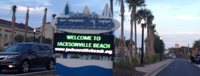 Welcome To Jacksonville Beach Sign is one of Tempat yang Disukai Jeff.