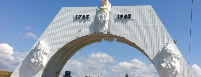 Триумфальная арка в честь 200-летия Севастополя is one of สถานที่ที่บันทึกไว้ของ Irina.