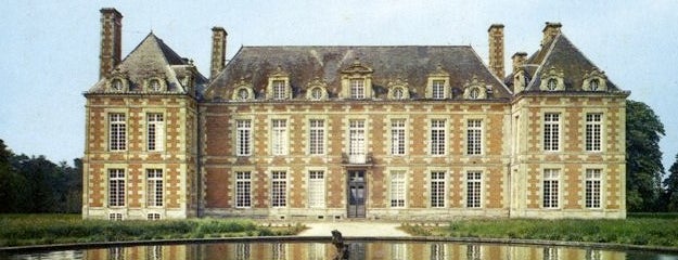 Château du Fayel is one of Other favored places.