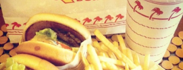 In-N-Out Burger is one of Los Angeles to do list.