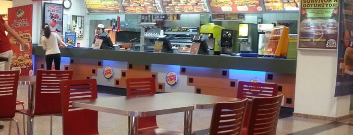 Burger King is one of Tempat yang Disukai Özz.