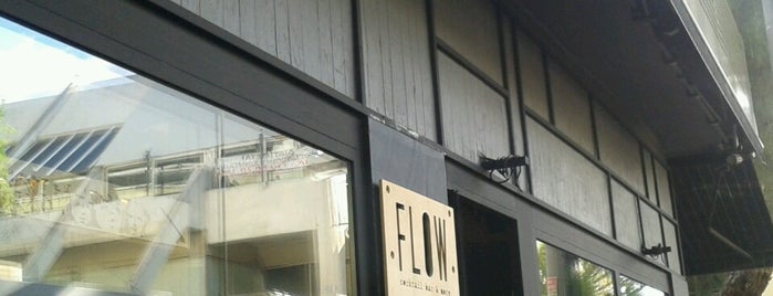 FLOW Cocktail Bar & more is one of Tempat yang Disukai Kemal.