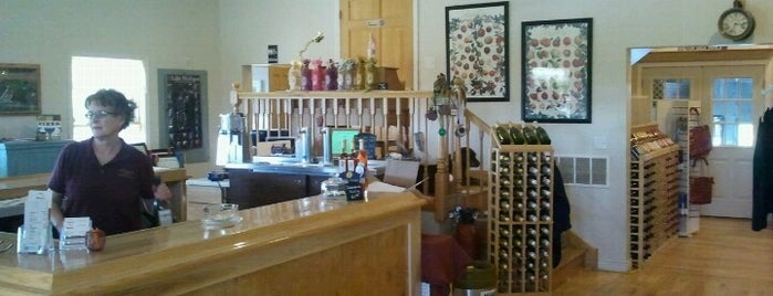 McIntosh Orchards and Wine Cellar is one of Tempat yang Disukai tankboy.