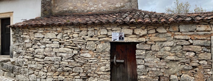Casa de Francisco e Jacinta is one of สถานที่ที่ Rebeca ถูกใจ.