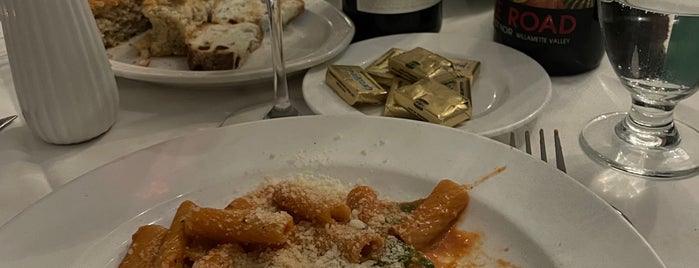 Il Mondo Vecchio is one of Eats.