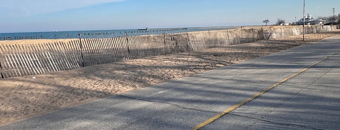 North Avenue Beach is one of Chicago NKTKLW.
