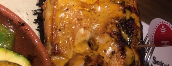 Nando's Flame-Grilled Chicken is one of Lugares favoritos de Moe.