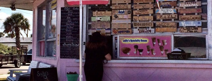 Sally's Ice Cream is one of สถานที่ที่ Lizzie ถูกใจ.