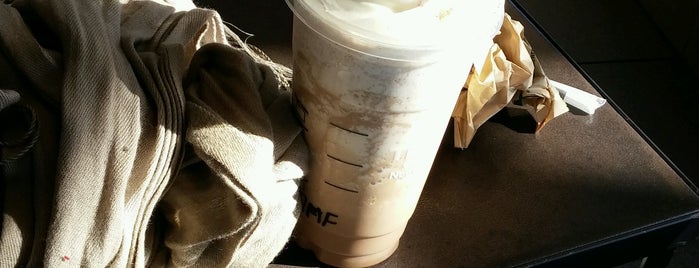 Starbucks is one of Orte, die Tristan gefallen.