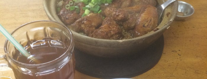 Heun Kee Claypot Chicken Rice 禤記瓦煲雞飯 is one of สถานที่ที่บันทึกไว้ของ Kern.