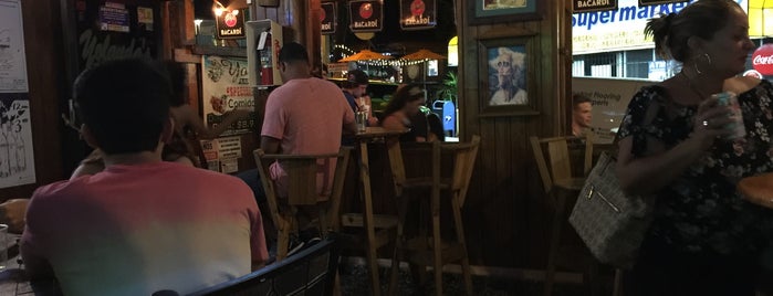 Yolanda's Bar & Grill is one of Roberto J.C. : понравившиеся места.
