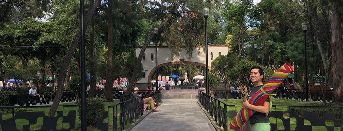 Plaza San Jacinto is one of Lugares favoritos de Kindall.