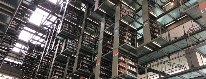Biblioteca Vasconcelos is one of Lieux qui ont plu à Kindall.